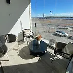 Luxury 1-Bedroom Apartment With Sauna And Sea View