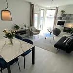 Luxury 1-Bedroom Apartment With Sauna And Sea View